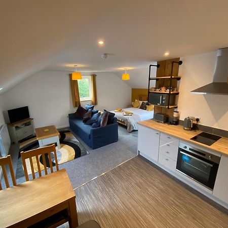 Modern Studio Apartment Set Beneath The Black Mountains A Stones Throw From The Offas Dyke Path Clodock Kültér fotó