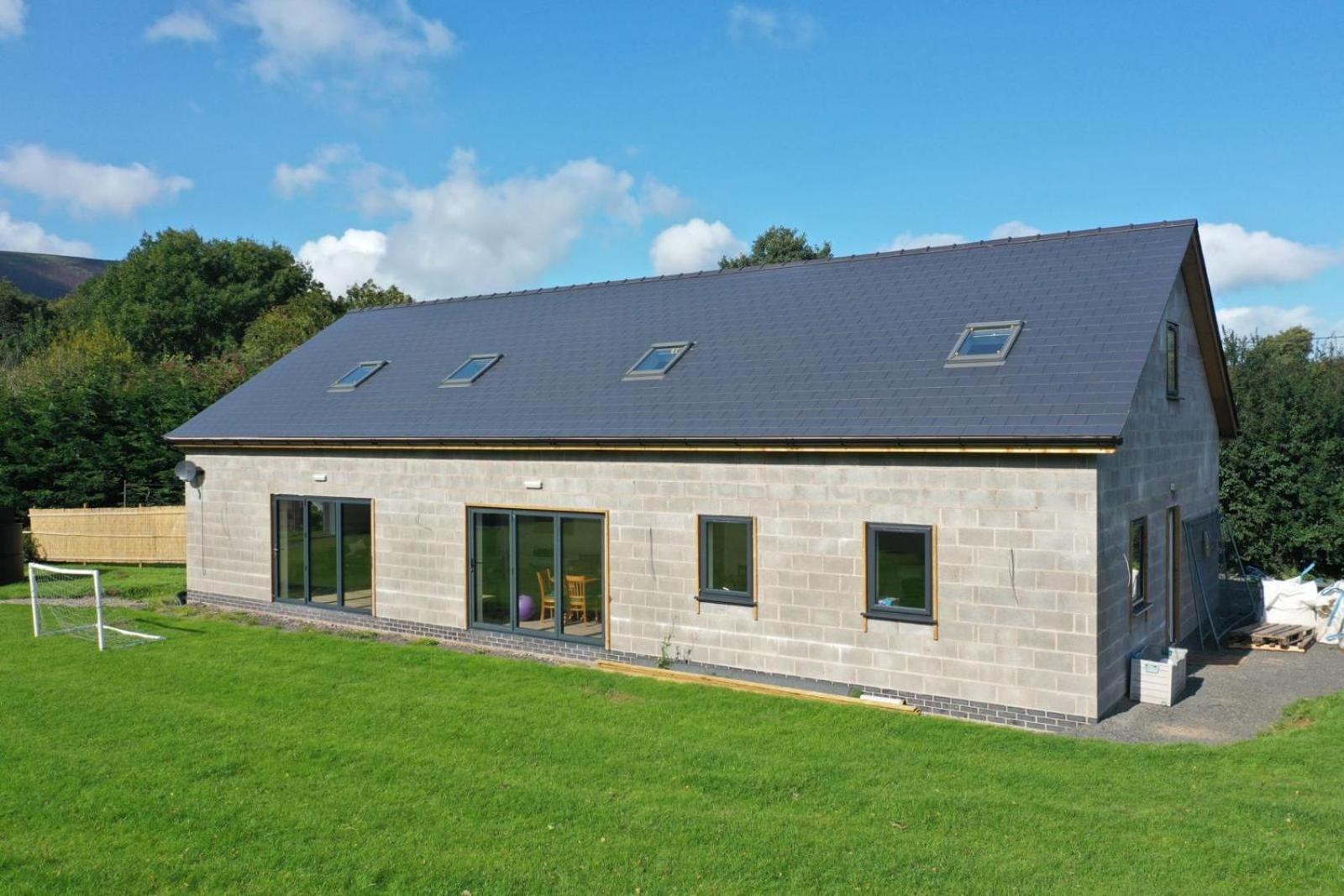 Modern Studio Apartment Set Beneath The Black Mountains A Stones Throw From The Offas Dyke Path Clodock Kültér fotó